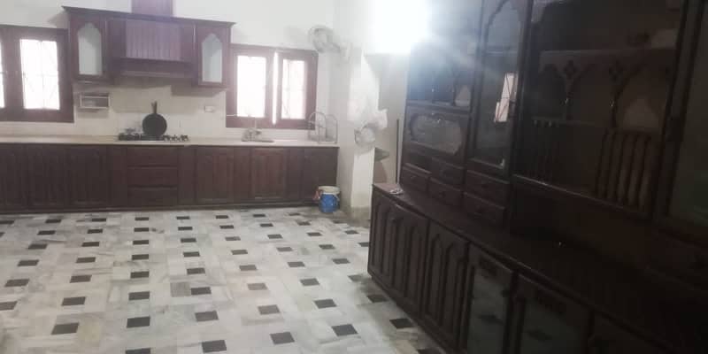 4 Kanal Single Storey House Is Available For Silent Office 14