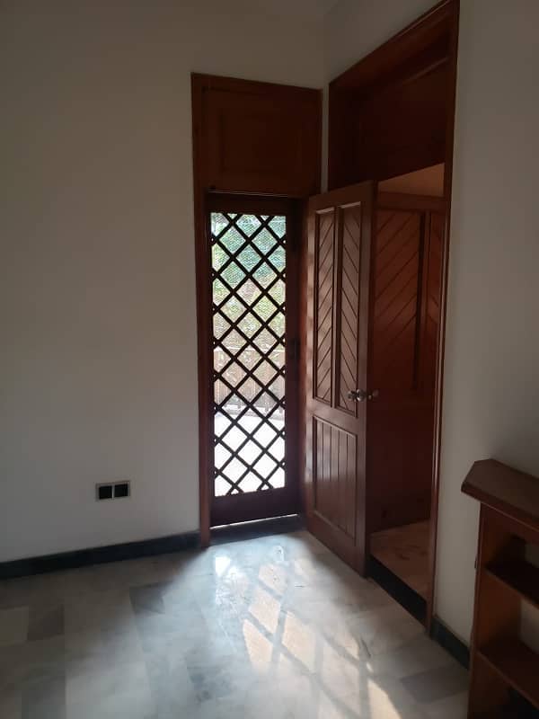 1 Kanal Beautiful House For Rent 4