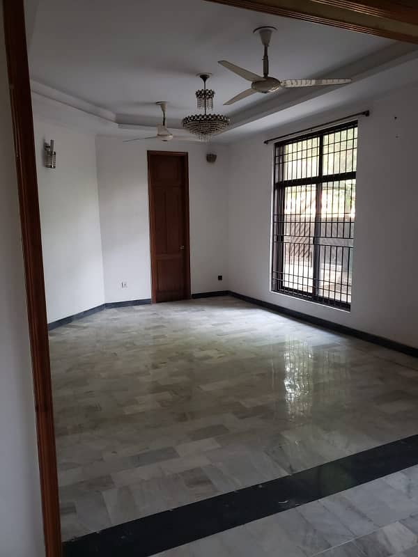 1 Kanal Beautiful House For Rent 23