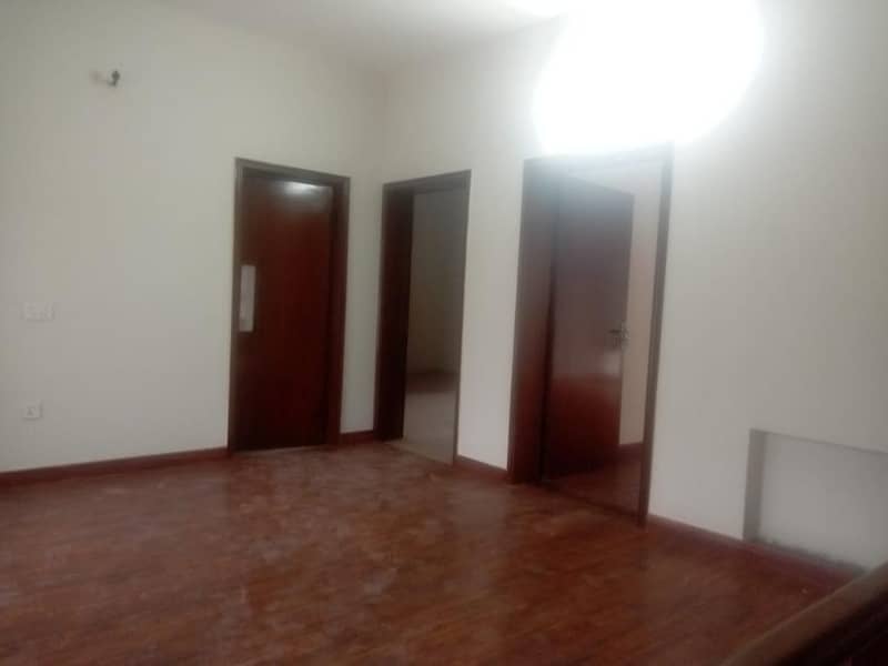 1 Kanal Beautiful House Available For Rent 13