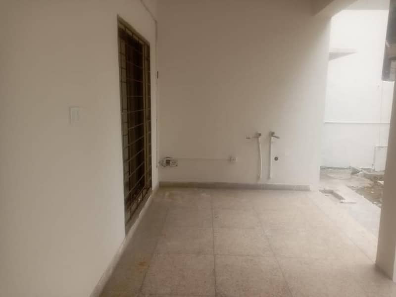 1 Kanal Beautiful House Available For Rent 16