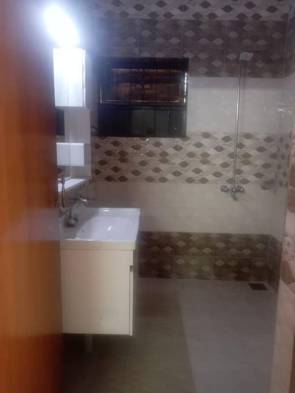 1 Kanal Beautiful House Available For Rent 18
