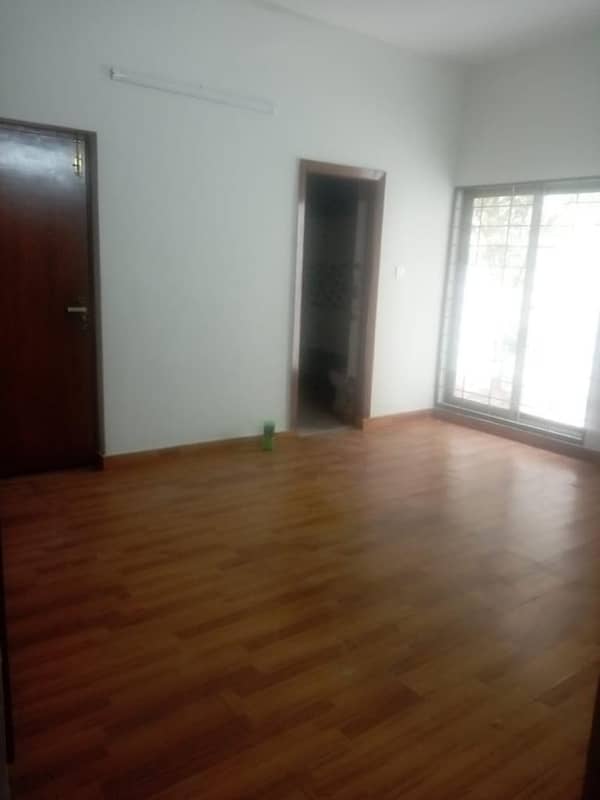1 Kanal Beautiful House Available For Rent 21