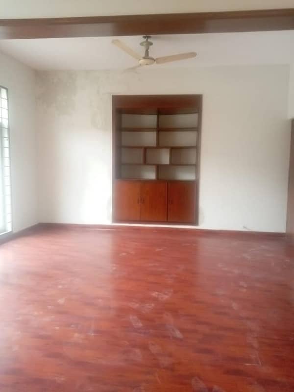 1 Kanal Beautiful House Available For Rent 24