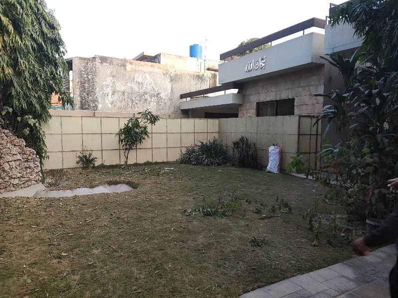 1.5 Kanal Beautiful House For Rent 2