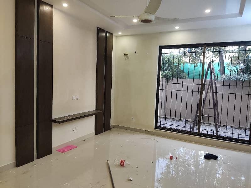 1.5 Kanal Beautiful House For Rent 14