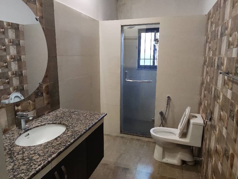1.5 Kanal Beautiful House For Rent 16