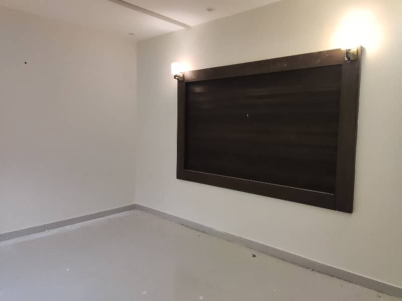 1.5 Kanal Beautiful House For Rent 23