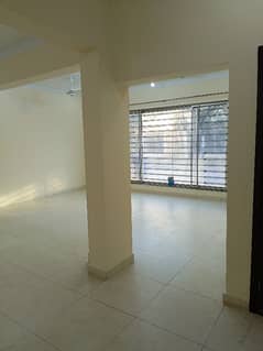 Top class location of defense villa back to park for more info call us