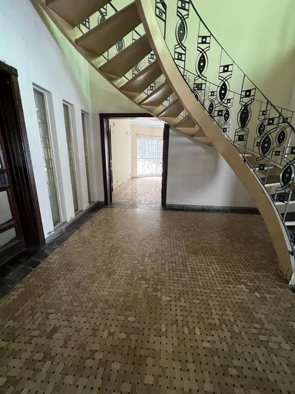 2 Kanal Beautiful House For Rent In Model Town 18
