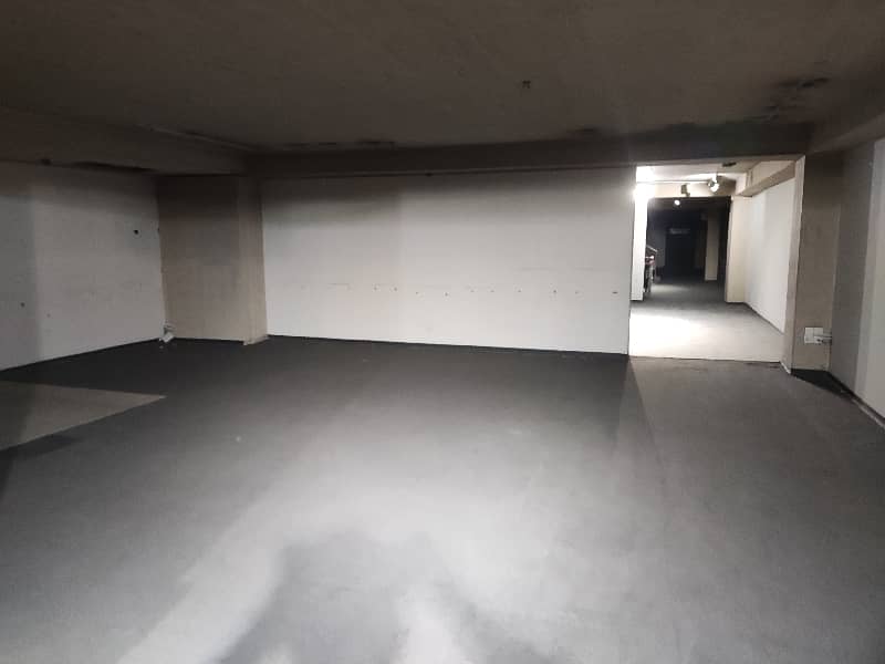 5.2 Kanal Building For Rent 1