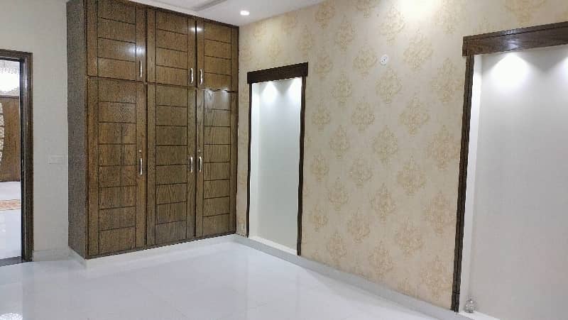 10 Marla House For Sale In Bahria Town 8