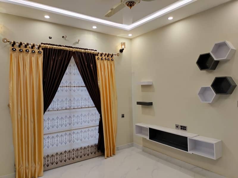 A House Of 10 Marla In Rs. 35,000,000 7