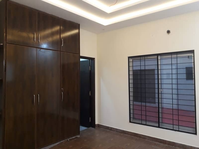 10 Marla House In Lahore Is Available For sale 2