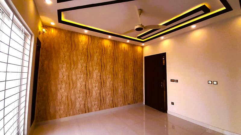 10 Marla House For Sale In Janiper Block Bahria Town Lahore 3