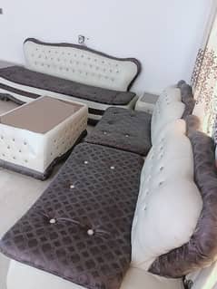 A very good condition sofa set