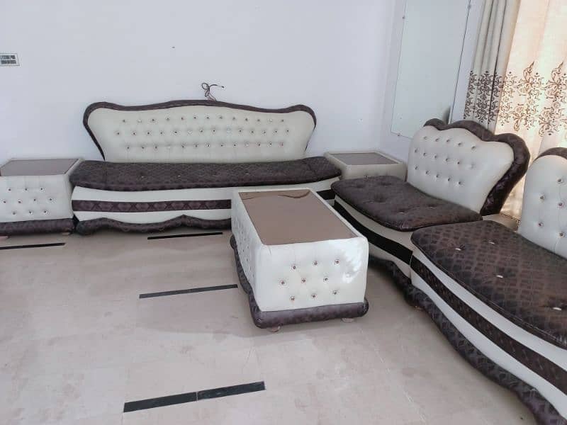A very good condition sofa set 1