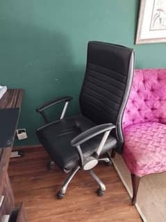 office desk/ revolving chair / side bord 0