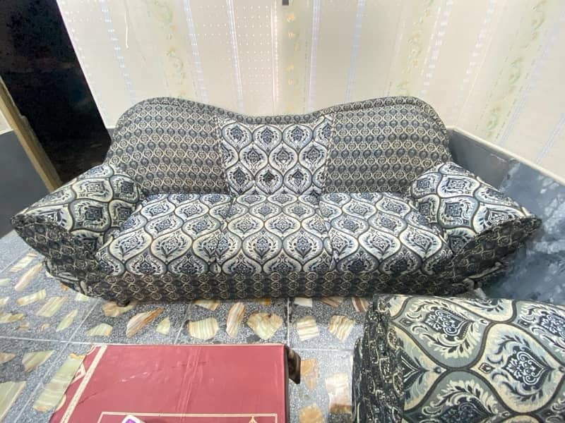 5 seater sofa 0