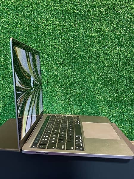Macbook Pro 2020 M1 Chip 16Gb Ram 256Gb Ssd 13”inch 1
