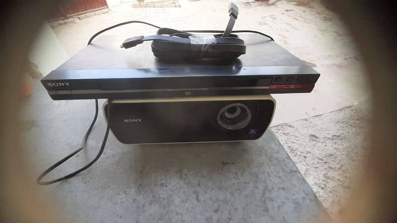 projector,import from Saudia l,only 4 to 5 use only 8