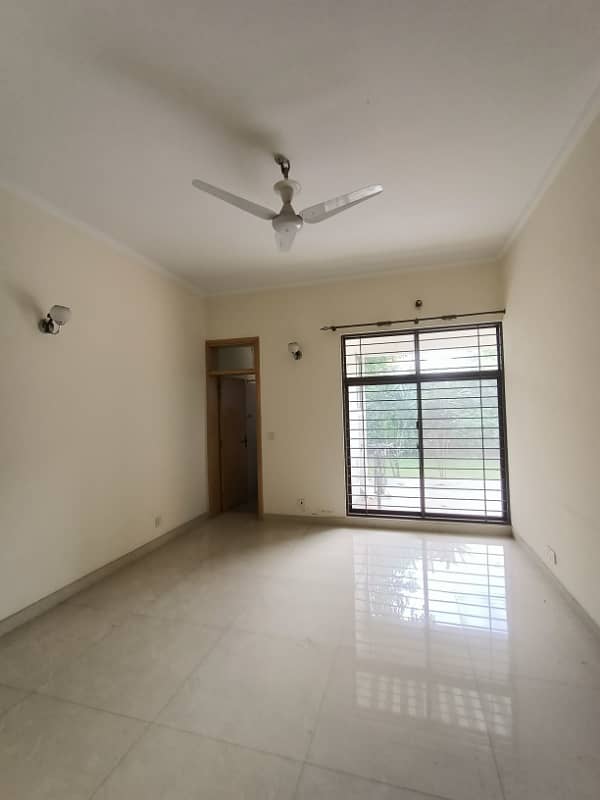 1 Kanal Commercial use House For Rent 3