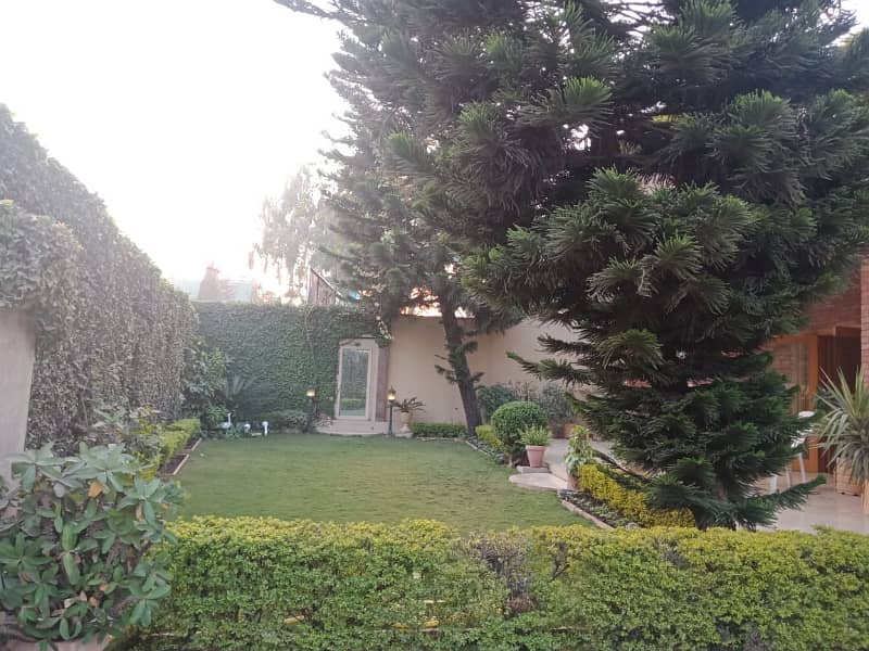 Bani Gala 1 Kanal Commercial House Available For Rent With Gas. 24