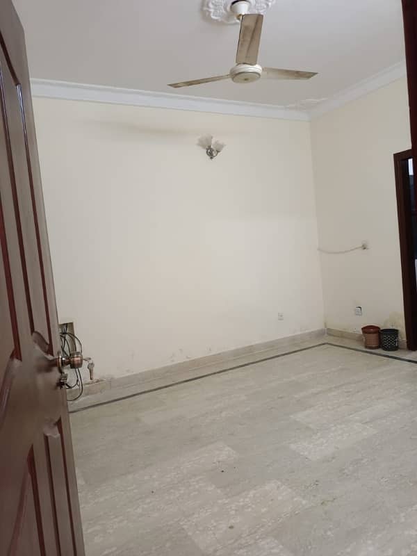 Banigala 2 Kanal Lower Portion Available For Rent 5
