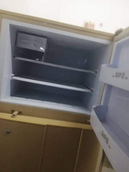 Used fridge large size excellent condition 2