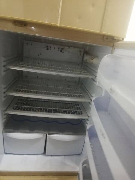 Used fridge large size excellent condition 3