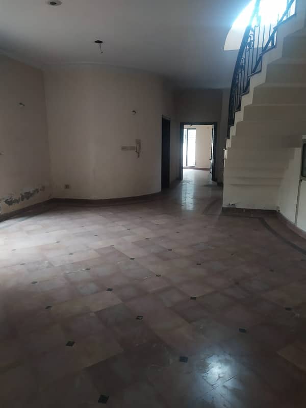 PLOT PRICE BUNGALOW IN MAIN CANTT 7