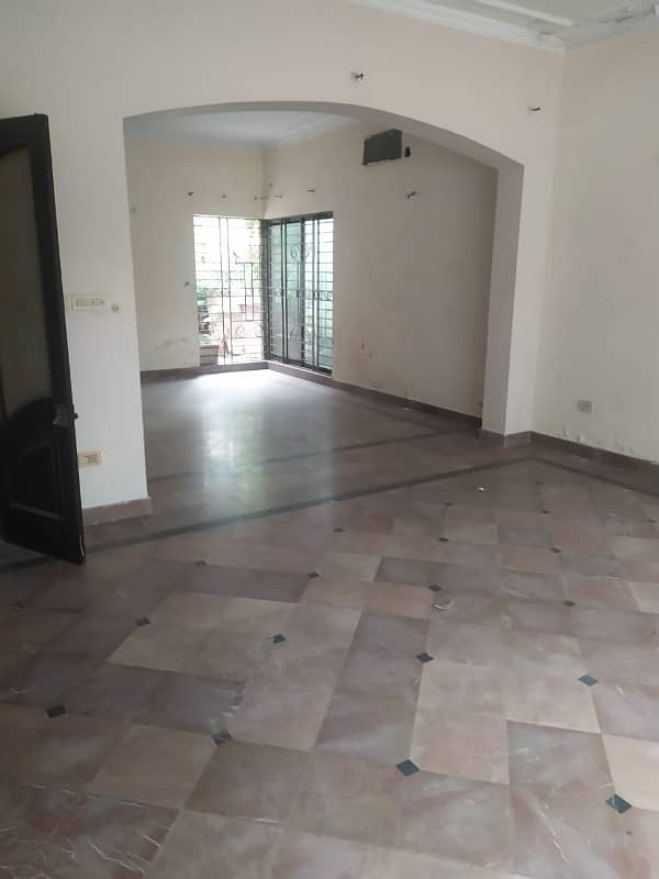 PLOT PRICE BUNGALOW IN MAIN CANTT 9