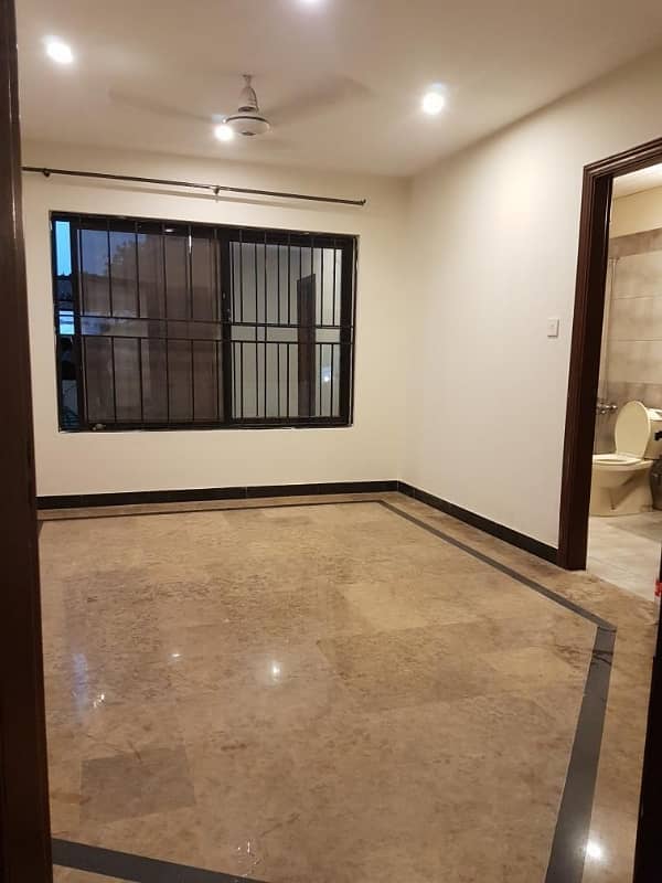 3 Bed Ground Floor Luxury Apartment Available For Rent 9