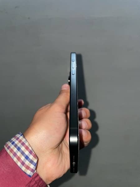 Iphone 15 pro Max jv 256GB / 99 battery health/ 2 months used 4
