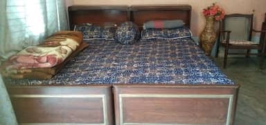 used bed and good quality wood bed good condition and without metras