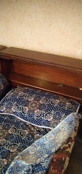 used bed and good quality wood bed good condition and without metras 1