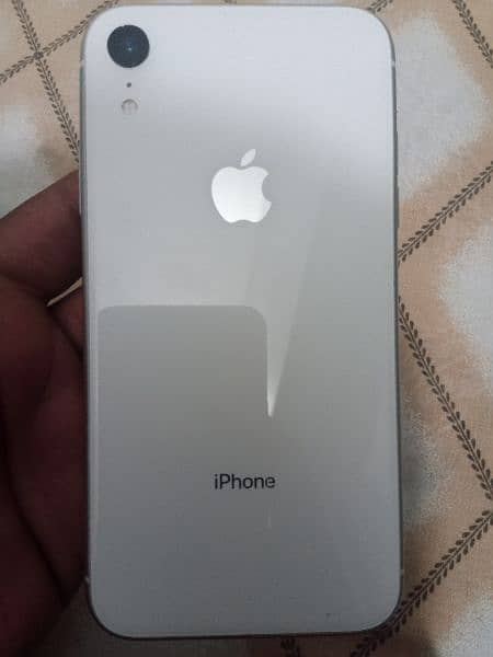 iphone XR 64 GB without charger and box condition 10 by 7 0