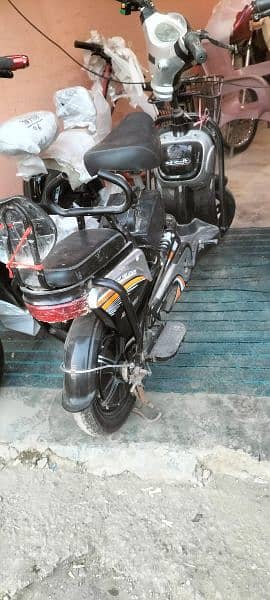 Electric Scooty Dubai Imported for 6 to 16 years old kids 0