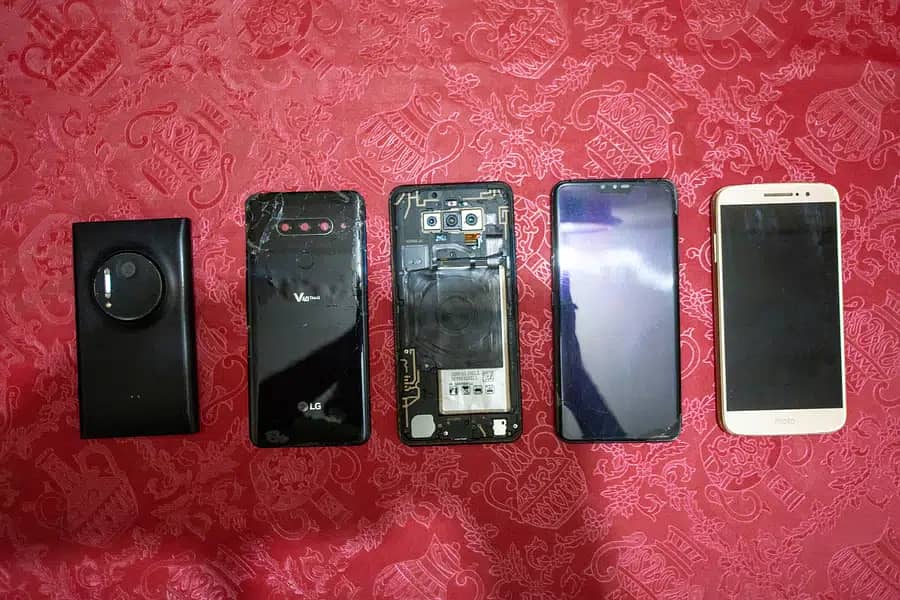 LG V40 (6/128 Dual Sim), Moto M (3/32, Dual Sim), Lumia 1020 5