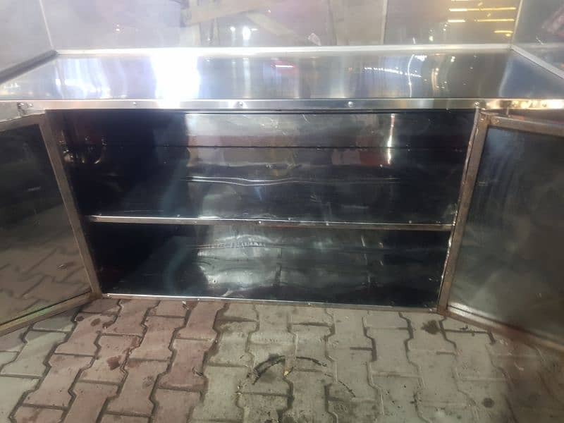 counter,  deep frige  just 1 week used almost brand new 6