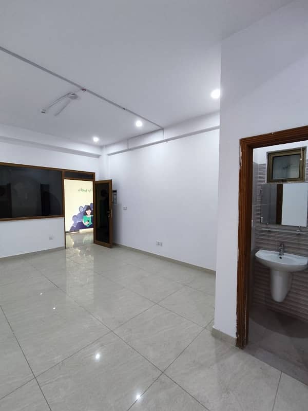 BEAUTIFUL OFFICE FOR RENT F-8 MARKAZ 11