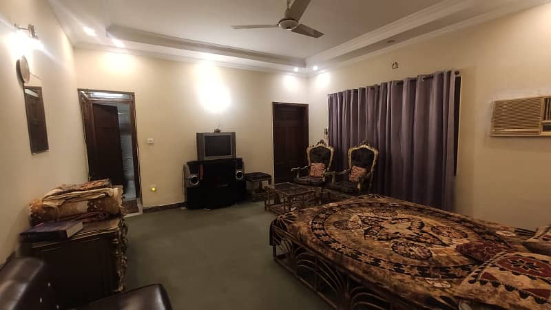 1 Kanal Main Double Road Corner House Available For Sale In G-10 2