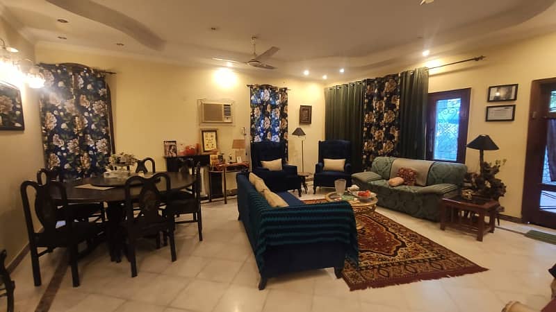 1 Kanal Main Double Road Corner House Available For Sale In G-10 4