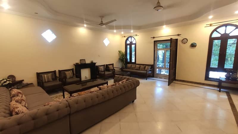 1 Kanal Main Double Road Corner House Available For Sale In G-10 6