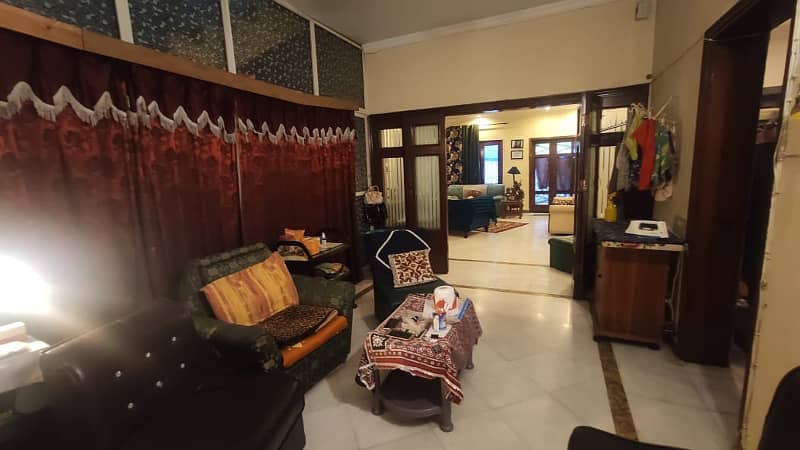 1 Kanal Main Double Road Corner House Available For Sale In G-10 7