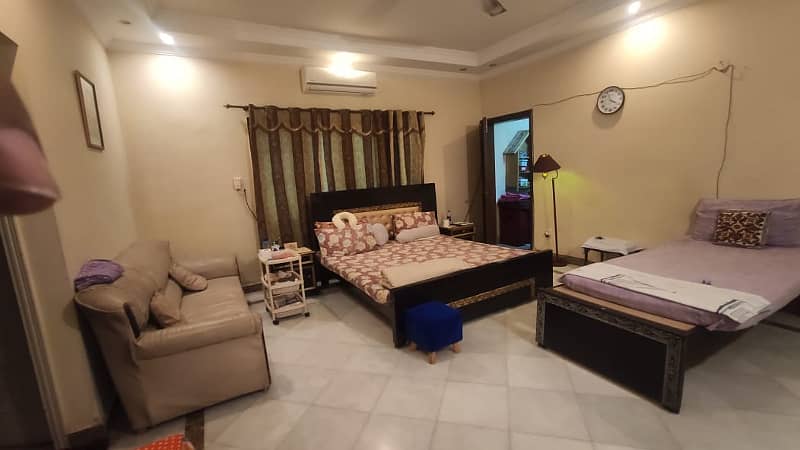 1 Kanal Main Double Road Corner House Available For Sale In G-10 8