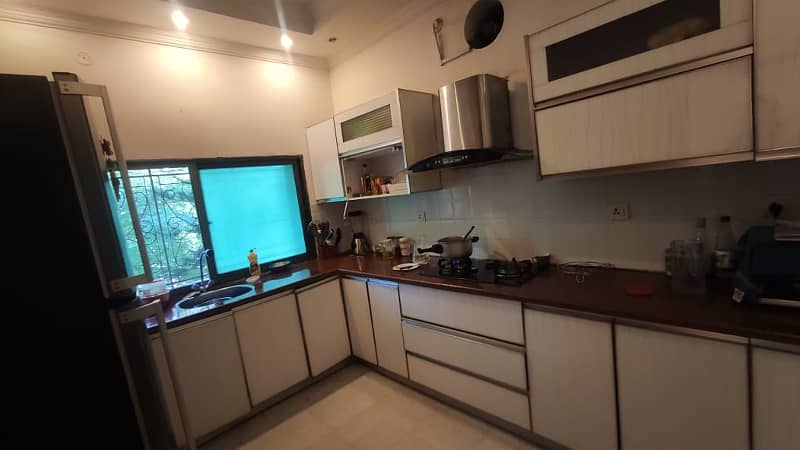 1 Kanal Main Double Road Corner House Available For Sale In G-10 10