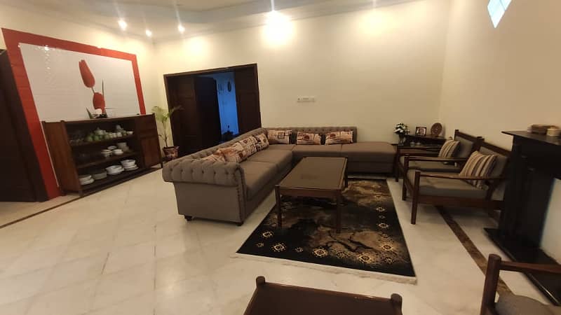 1 Kanal Main Double Road Corner House Available For Sale In G-10 11