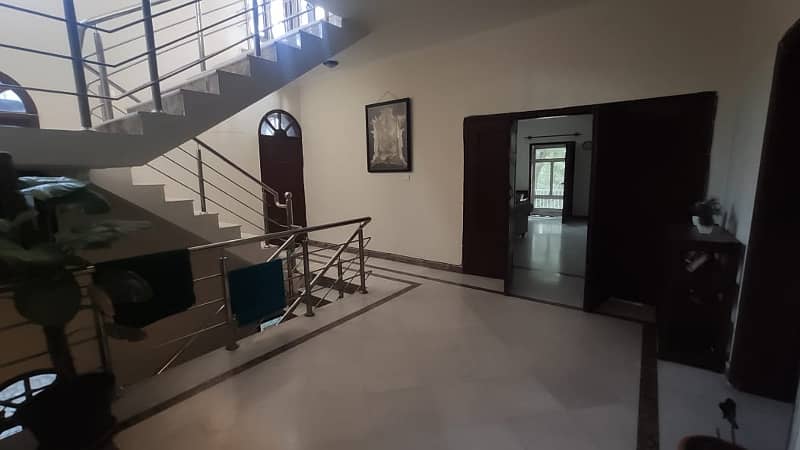 1 Kanal Main Double Road Corner House Available For Sale In G-10 12