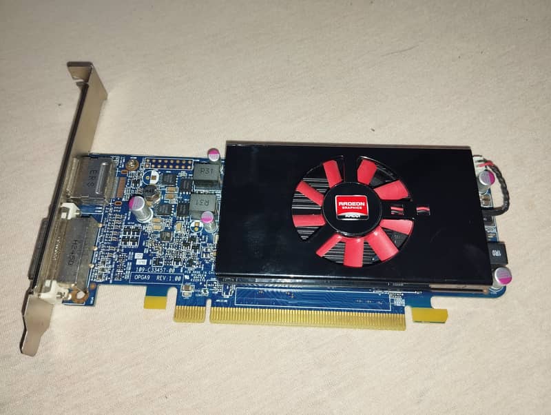 AMD Radeon HD 7570 1GB DDR5 Grafic Card 0